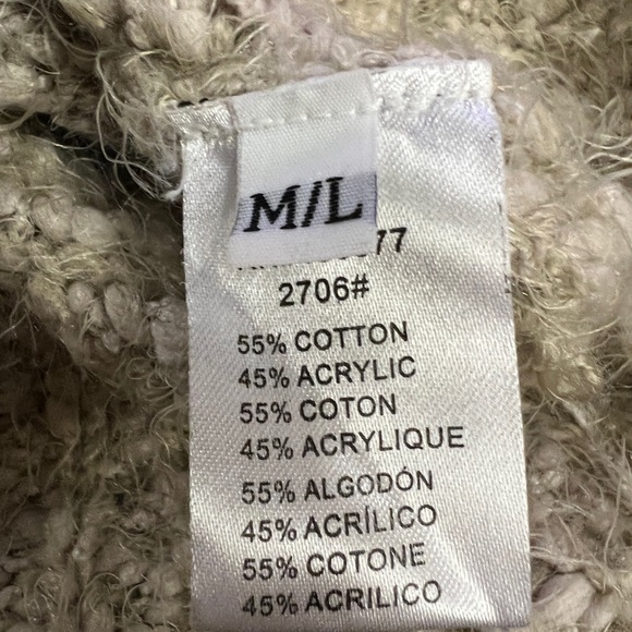 Juliana’s BOHO comfy sweater - Picture 4 of 4